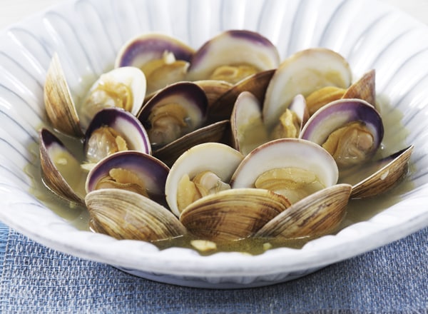 Clams in Garlic-Wine Broth