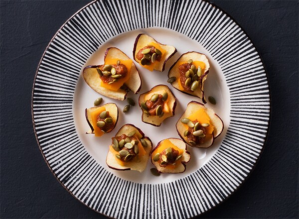 Apple Cheddar Crisps