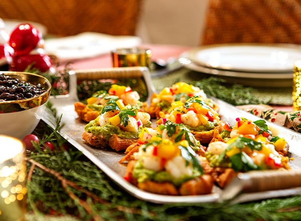 Tostones con Camarones y Mango