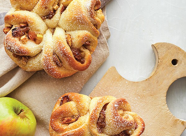 Apple Cinnamon Challah-Style Rose Bread