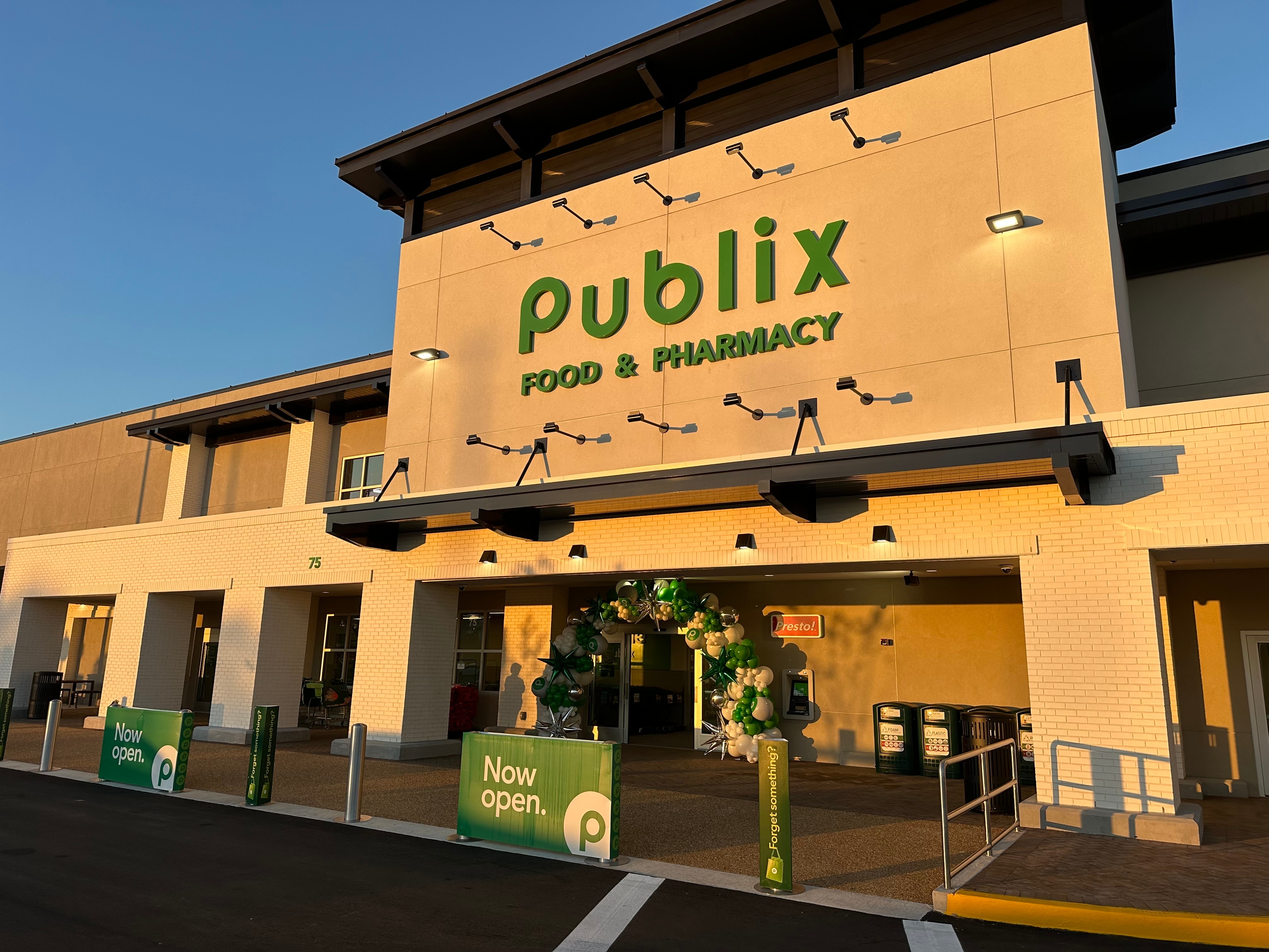 Publix opens new store in Jacksonville, Florida Publix opens new store in Jacksonville, Florida