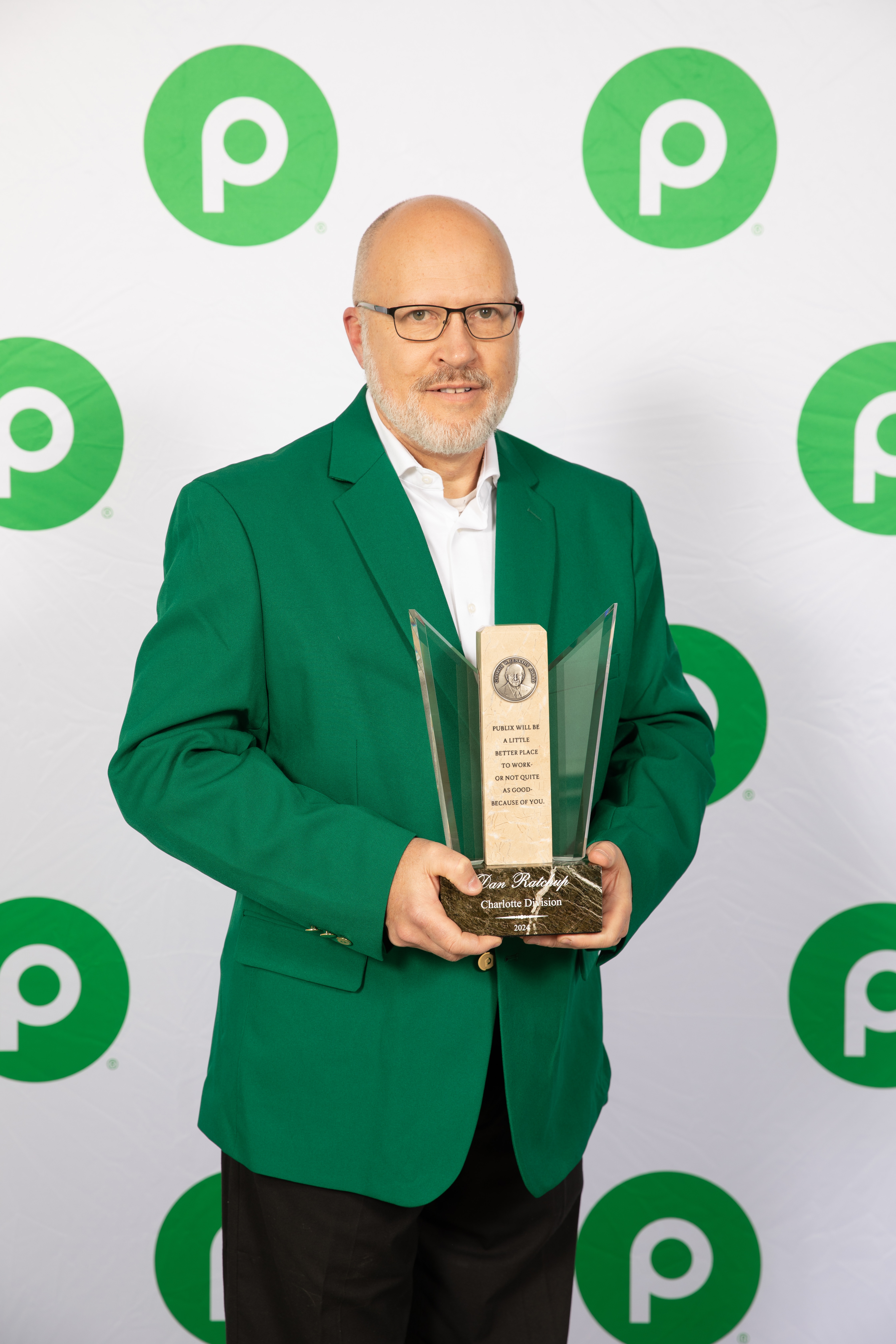 Publix Charlotte Division leader receives the company's George W