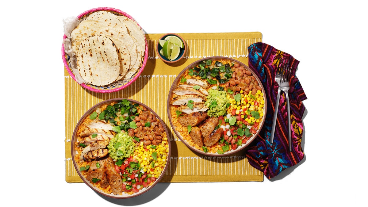 Tazones de Pollo y Chorizo a la Parrilla con Chipotle y Lima Estilo Mexicano