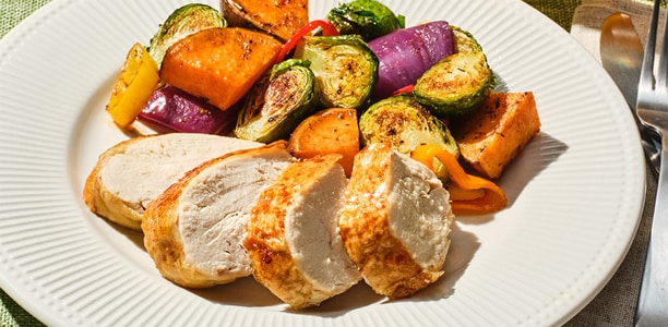 balanced meal of chicken and roasted vegetables 