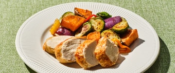 simple chicken and colorful vegetable meal 