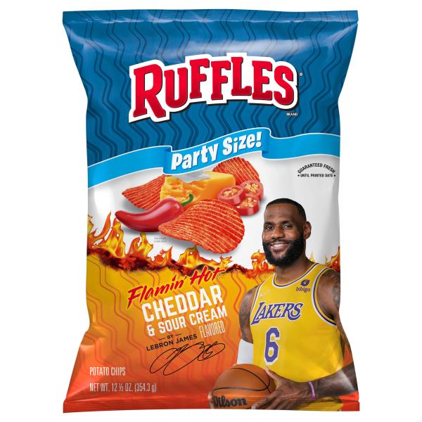 Ruffles Potato Chips, Flamin' Hot, Cheddar & Sour Cream Flavored, Party ...